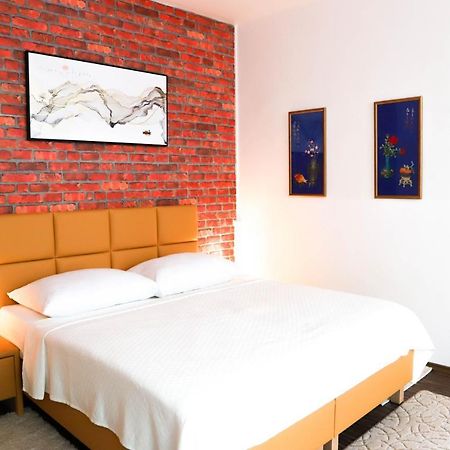 «Go West» Guest Rooms Вена Экстерьер фото