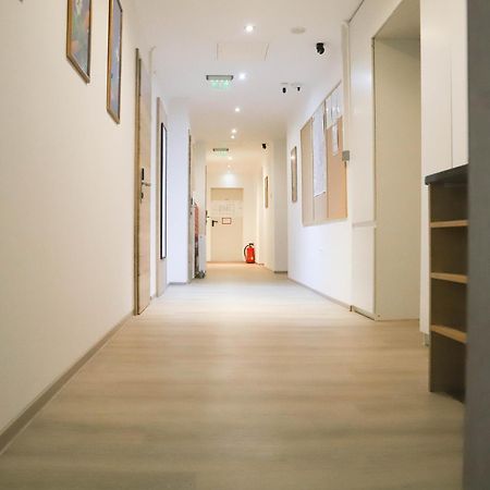 «Go West» Guest Rooms Вена Экстерьер фото