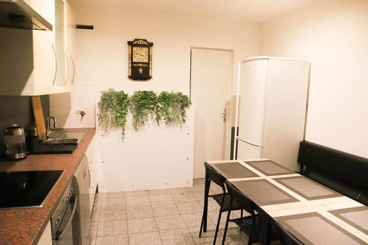 «Go West» Guest Rooms Вена Экстерьер фото