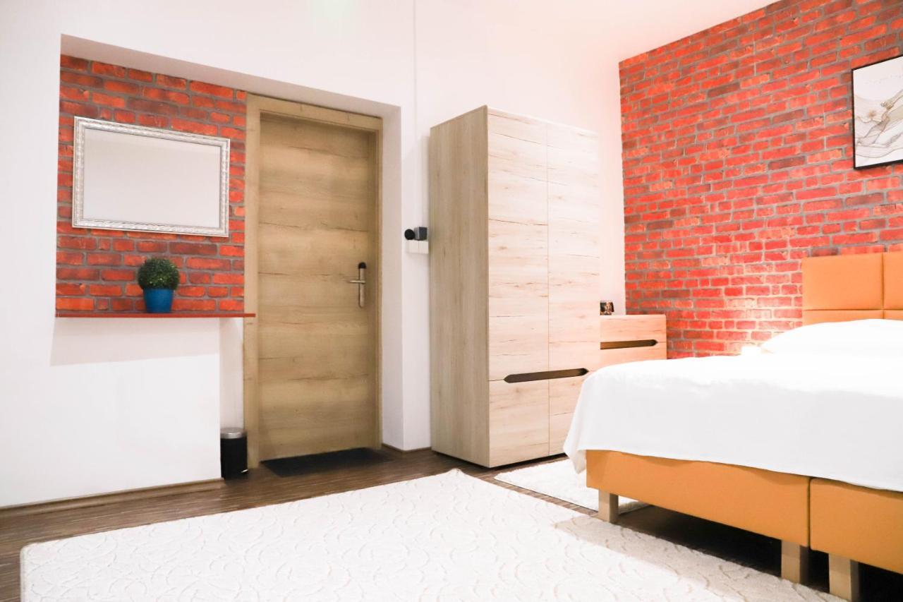 «Go West» Guest Rooms Вена Экстерьер фото