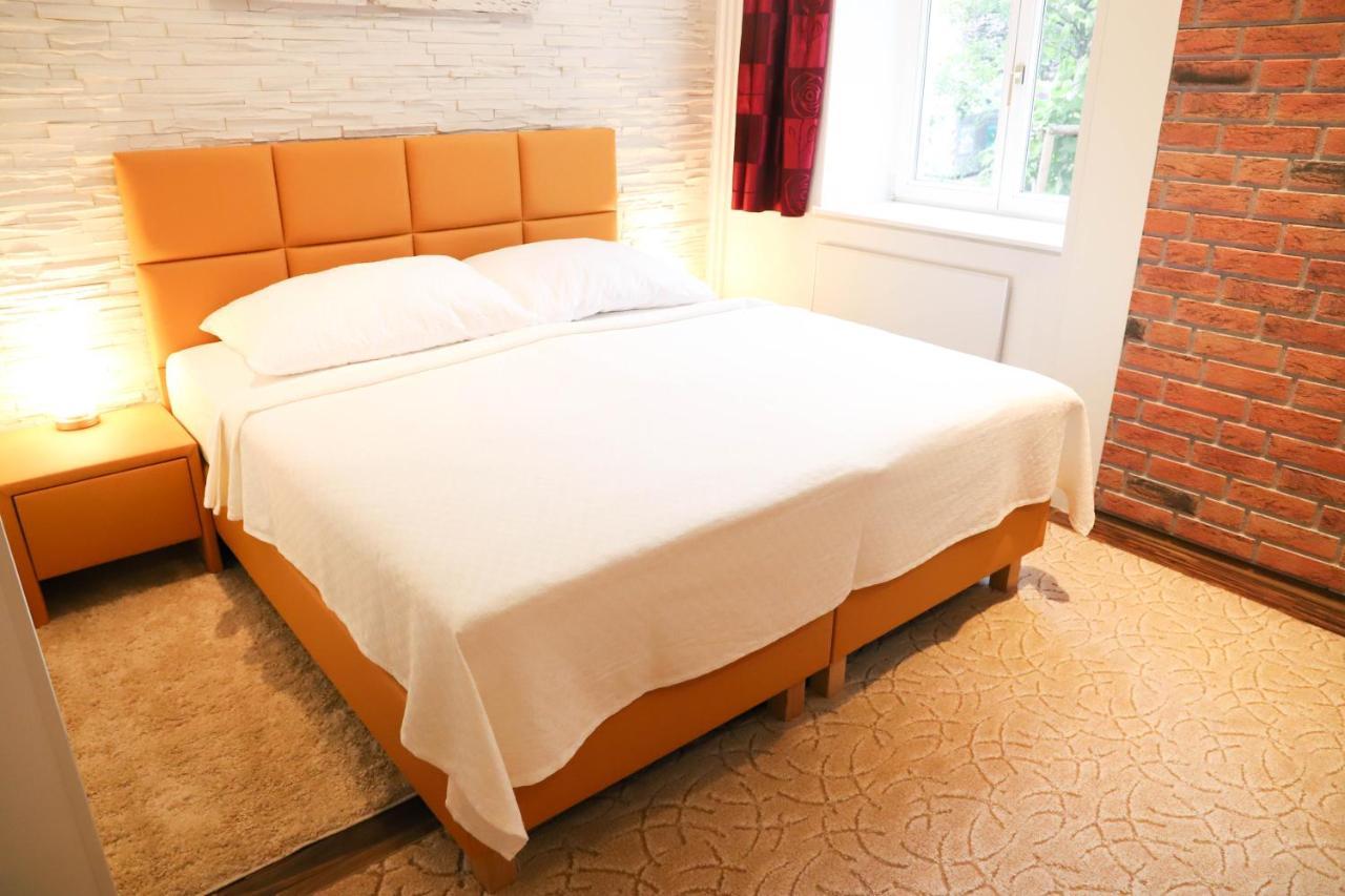 «Go West» Guest Rooms Вена Экстерьер фото