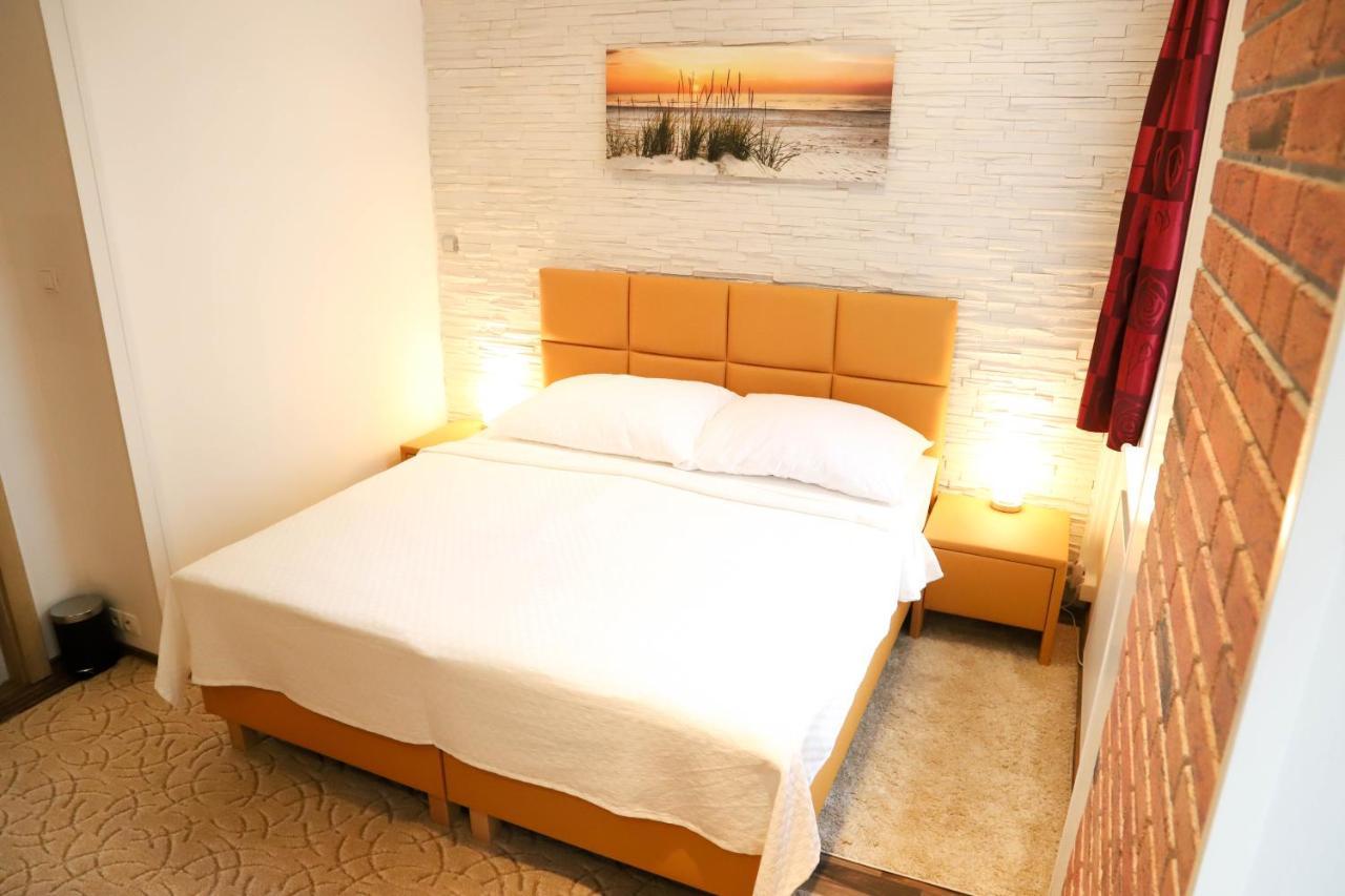 «Go West» Guest Rooms Вена Экстерьер фото