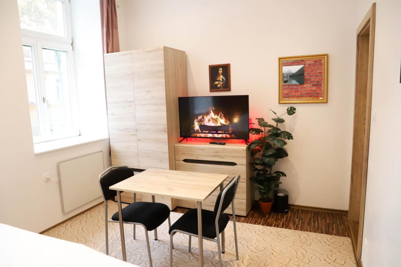 «Go West» Guest Rooms Вена Экстерьер фото